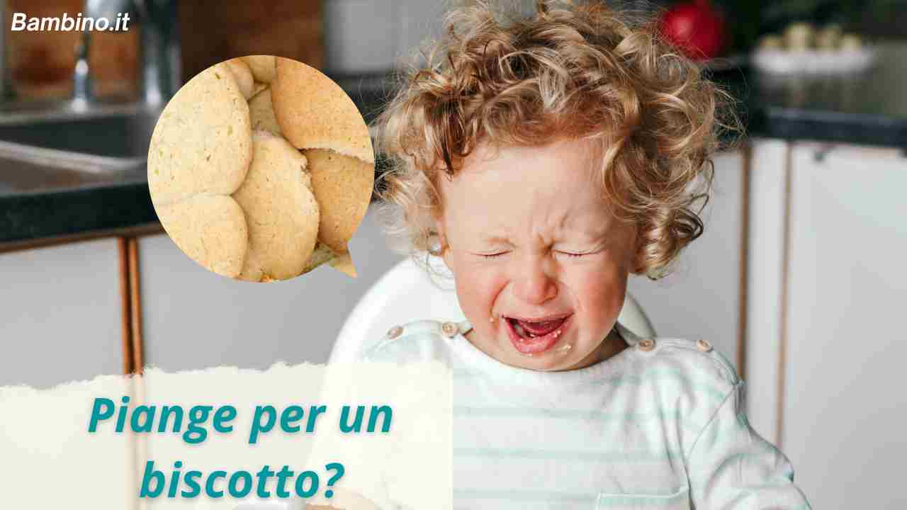 Bambino piange per un biscotto rotto